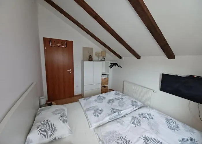 Zara - Fuzine Apartamento Vrata